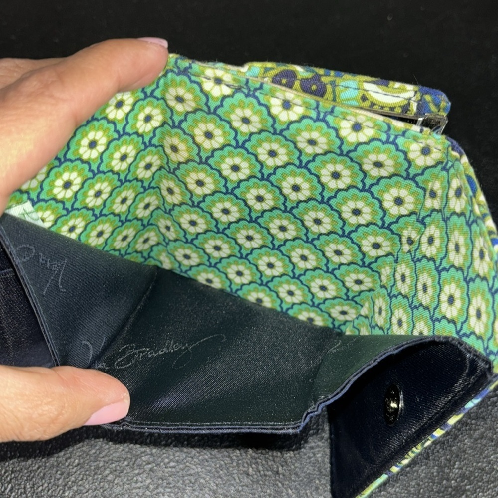 Vera Bradley Small Kisslock Wallet in Rhythm and Blues ID Money Credit Cards - Picture 5 of 7